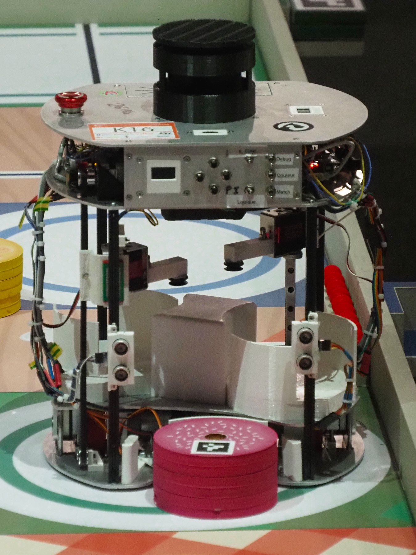 The robot of Team Chat Robotique in the 2023 French Robotics Cup